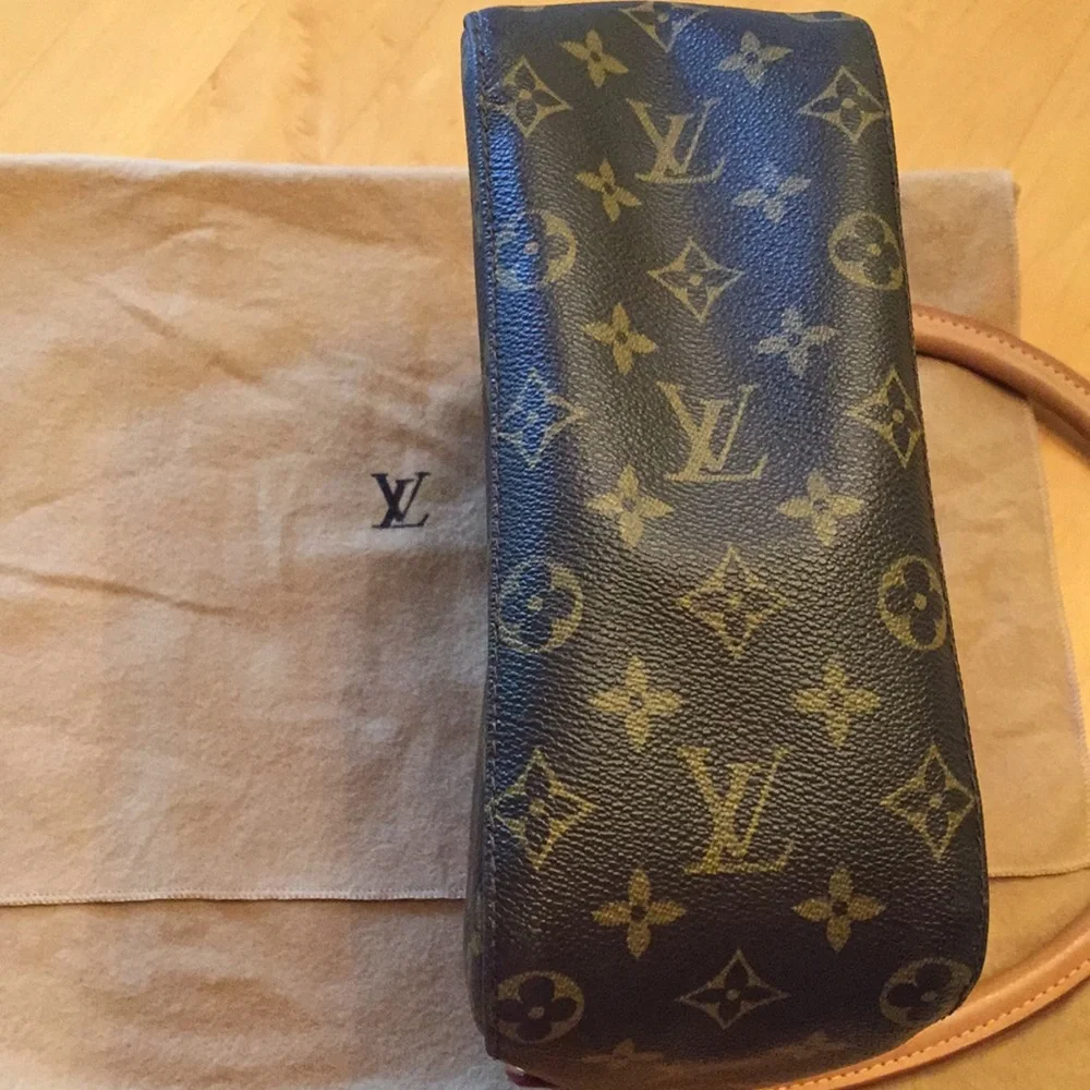 Louis Vuitton Monogram Canvas Shoulder Bag with Natural Vachetta Handle
